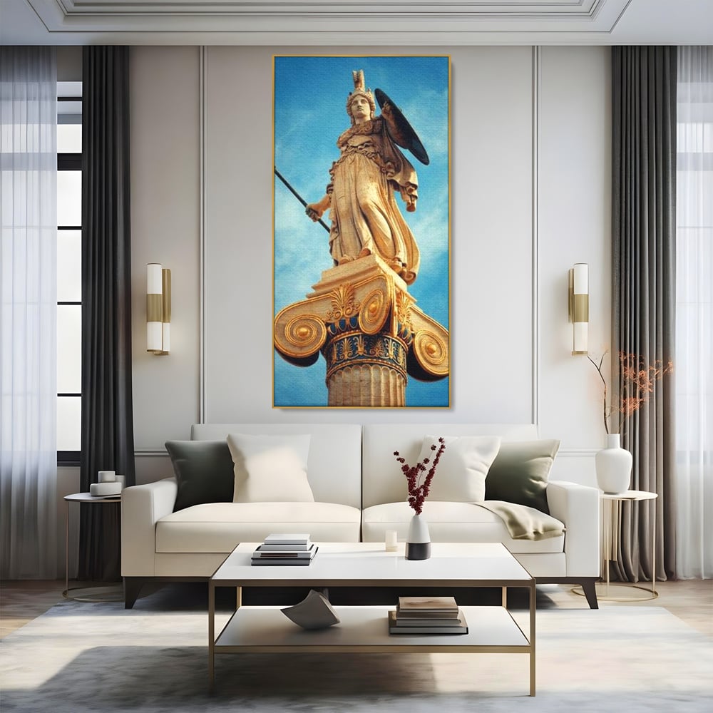 Tablou canvas cu tablou canvas cu statuia atenei, in rama de aluminiu auriu, pe perete intr-un living